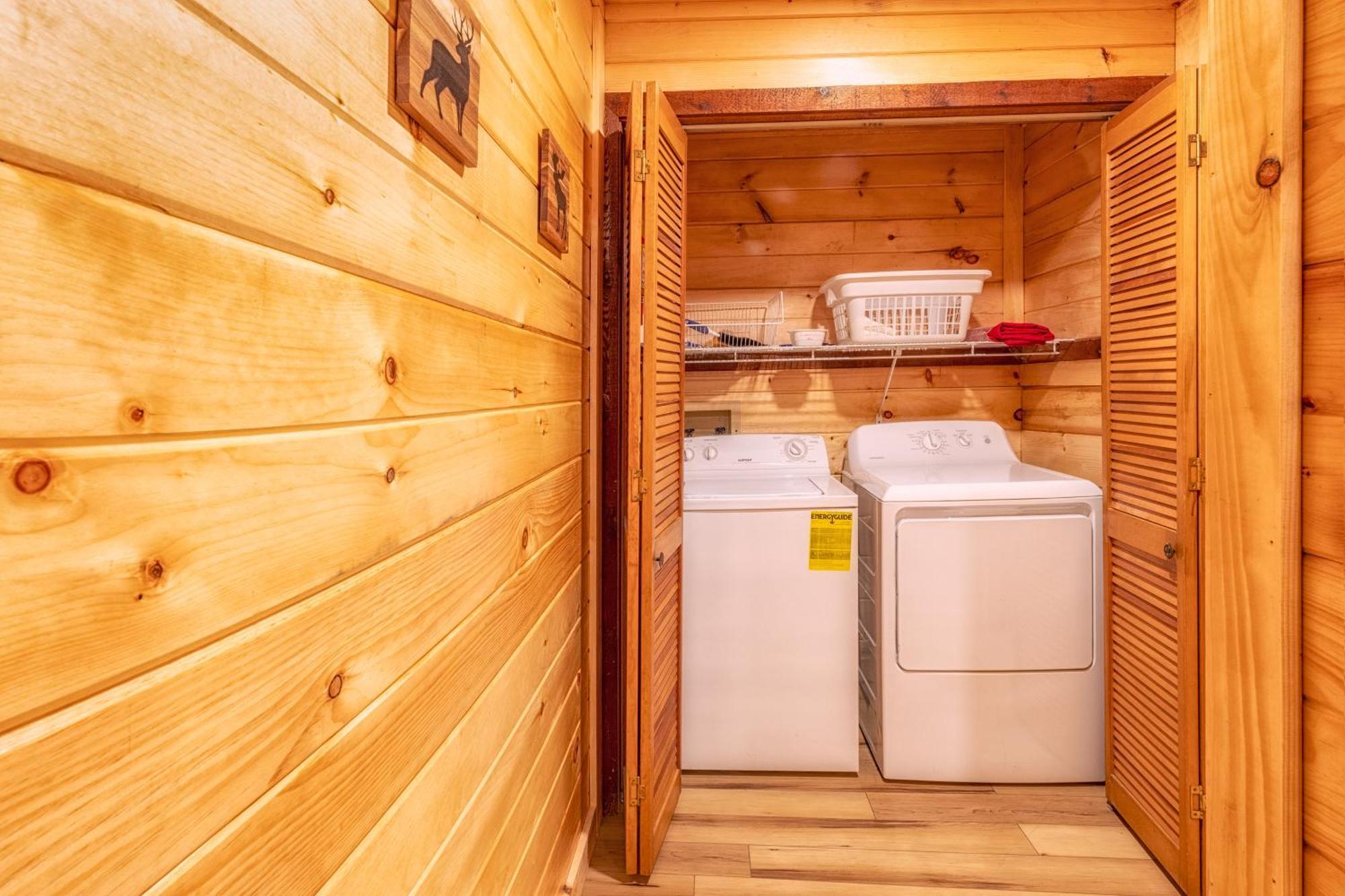 Real Log Cabin With Amazing Views, Hot Tub, Sauna, Games Гатлинбург Экстерьер фото