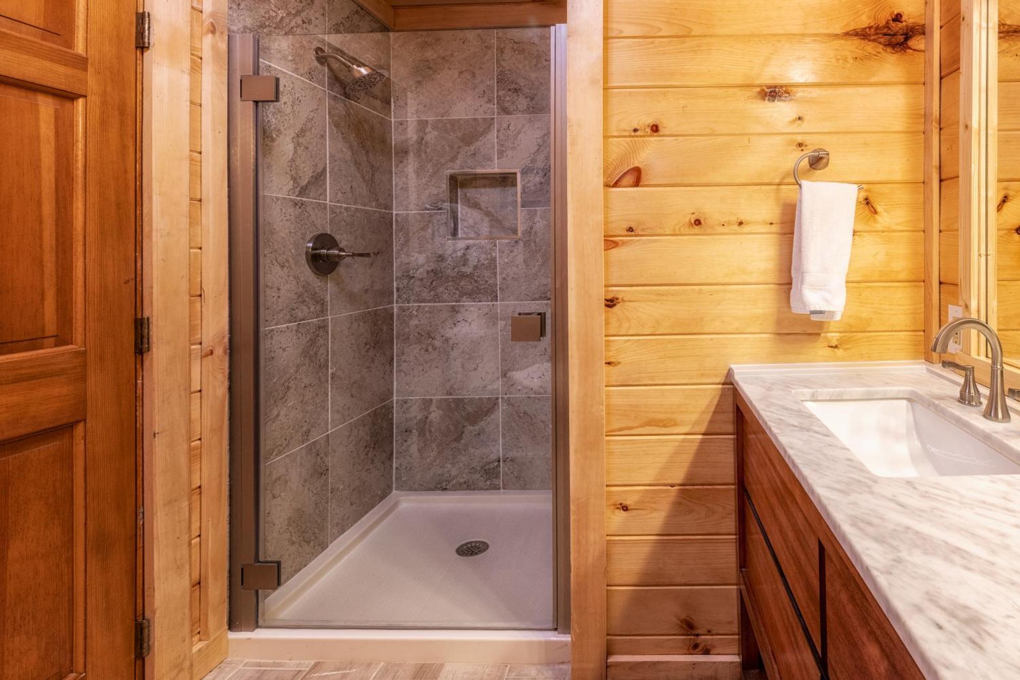 Real Log Cabin With Amazing Views, Hot Tub, Sauna, Games Гатлинбург Экстерьер фото