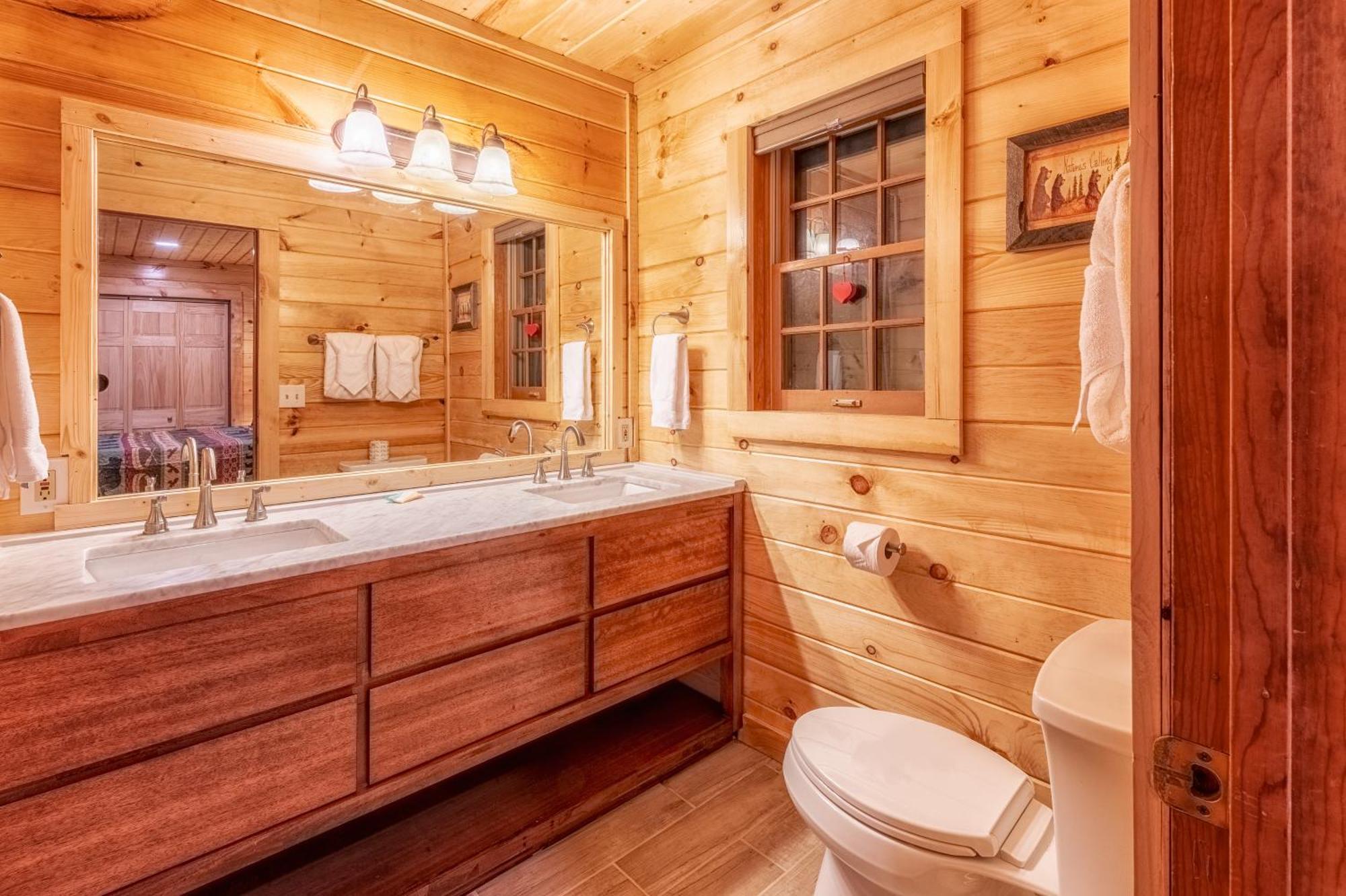 Real Log Cabin With Amazing Views, Hot Tub, Sauna, Games Гатлинбург Экстерьер фото