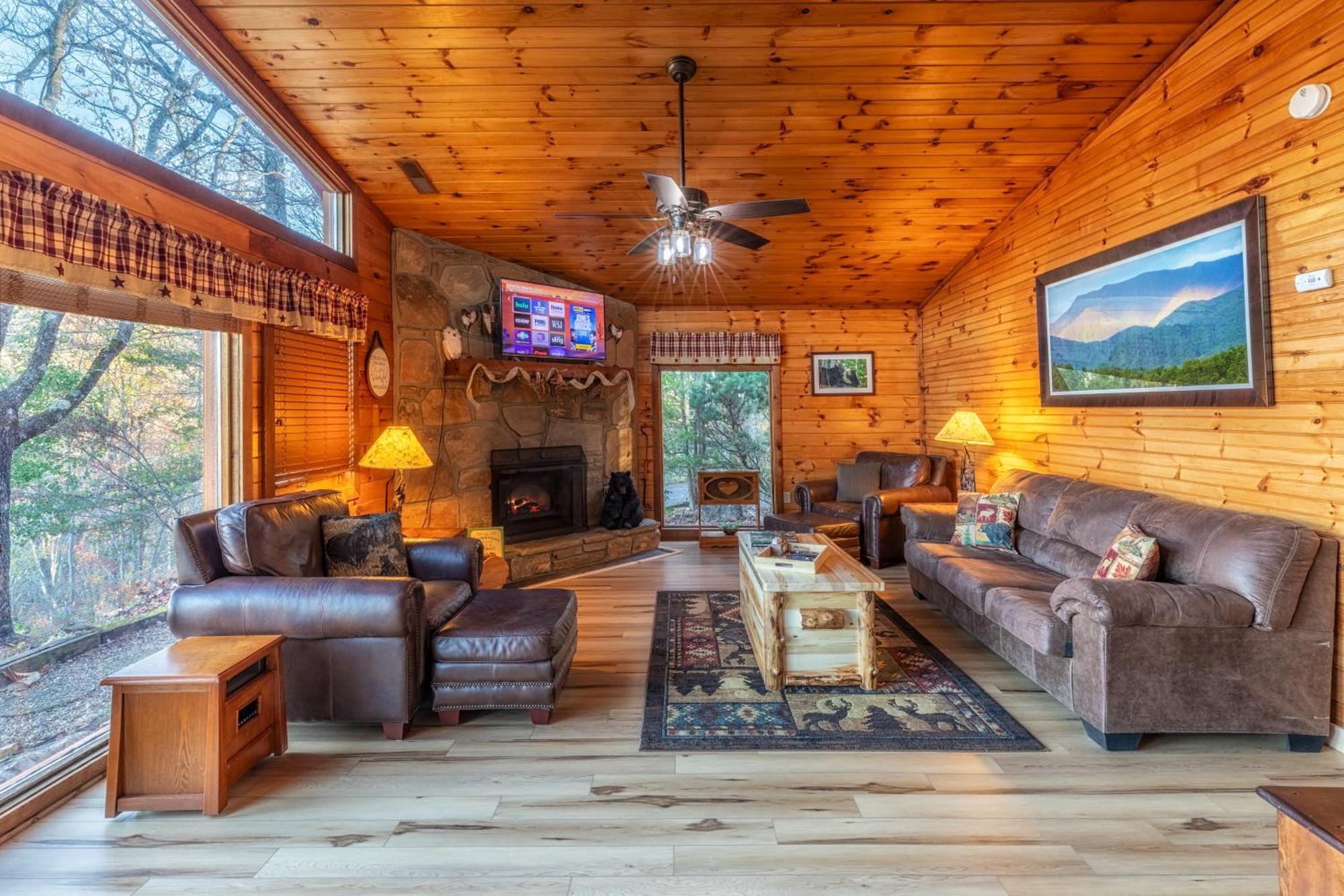 Real Log Cabin With Amazing Views, Hot Tub, Sauna, Games Гатлинбург Экстерьер фото