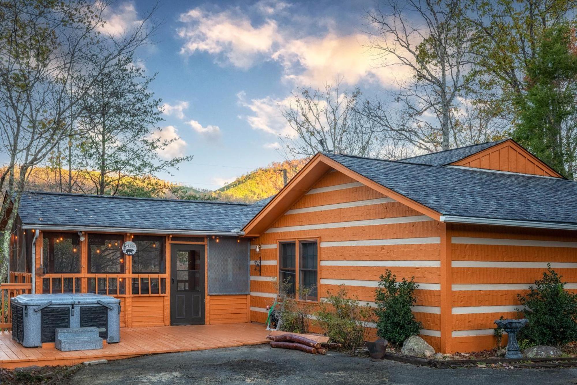 Real Log Cabin With Amazing Views, Hot Tub, Sauna, Games Гатлинбург Экстерьер фото