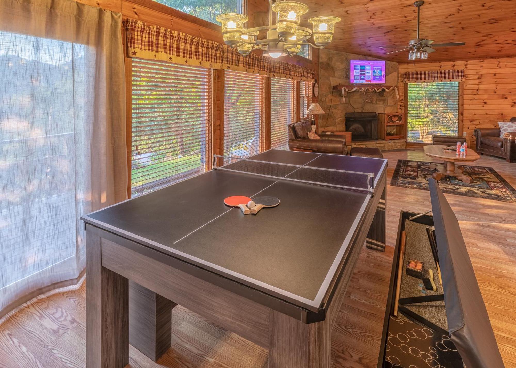 Real Log Cabin With Amazing Views, Hot Tub, Sauna, Games Гатлинбург Экстерьер фото