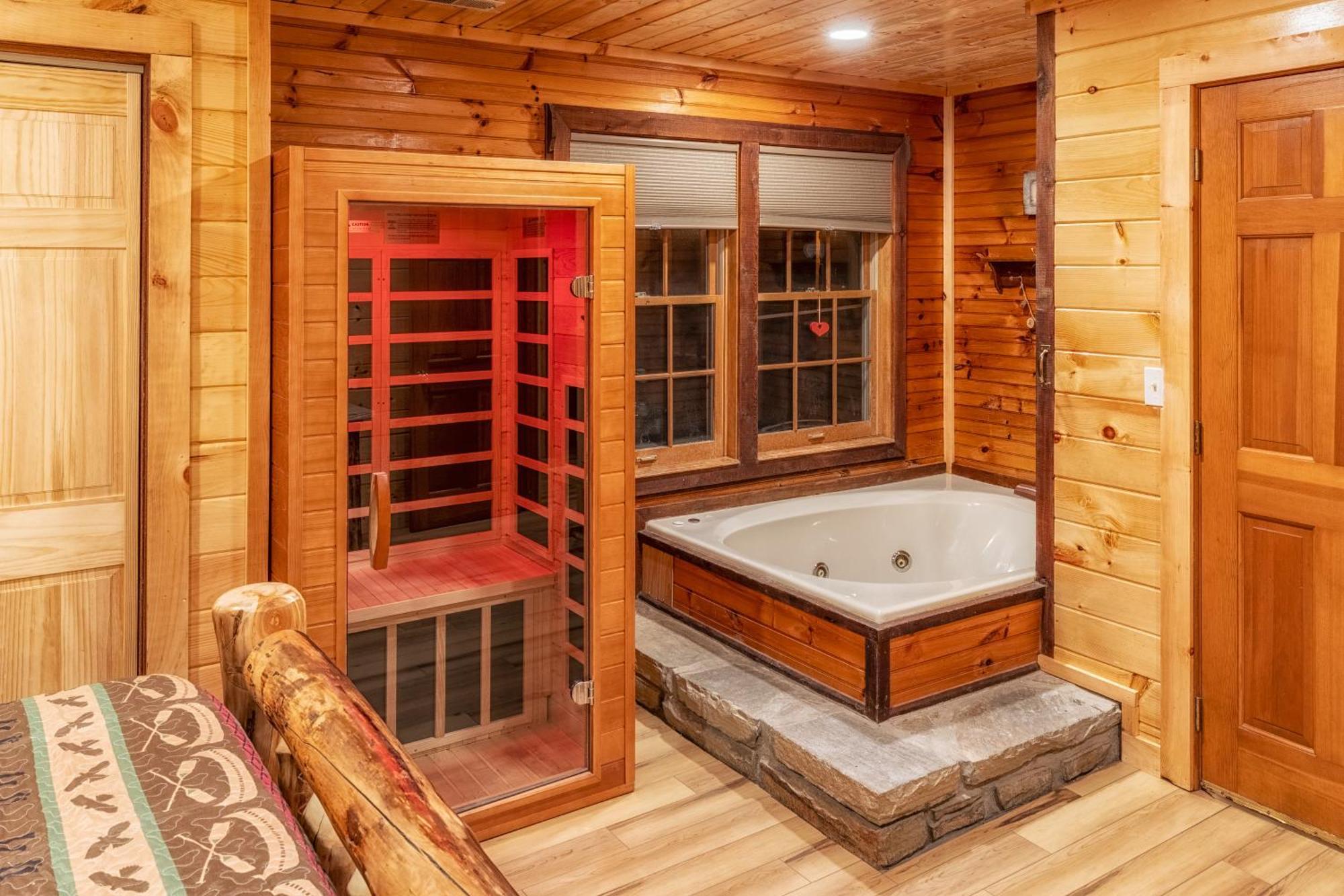 Real Log Cabin With Amazing Views, Hot Tub, Sauna, Games Гатлинбург Экстерьер фото