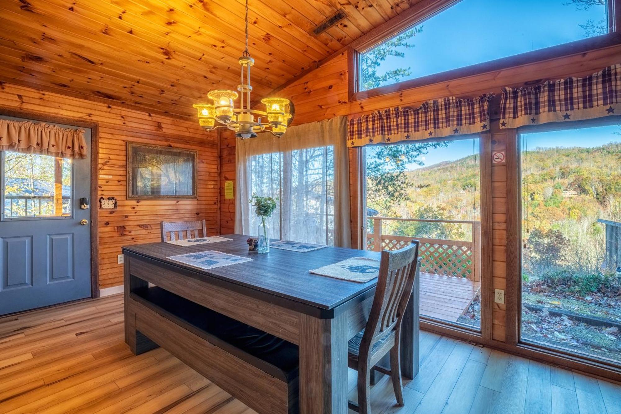 Real Log Cabin With Amazing Views, Hot Tub, Sauna, Games Гатлинбург Экстерьер фото