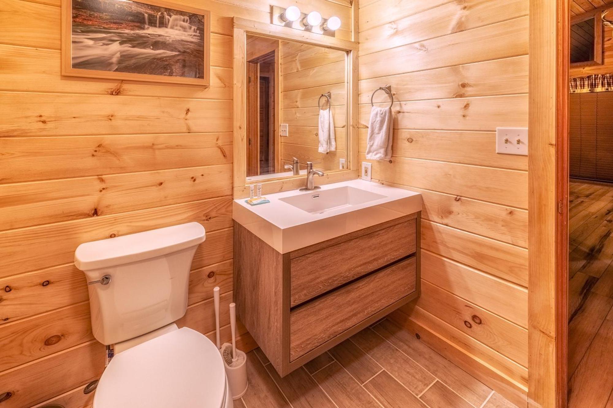 Real Log Cabin With Amazing Views, Hot Tub, Sauna, Games Гатлинбург Экстерьер фото
