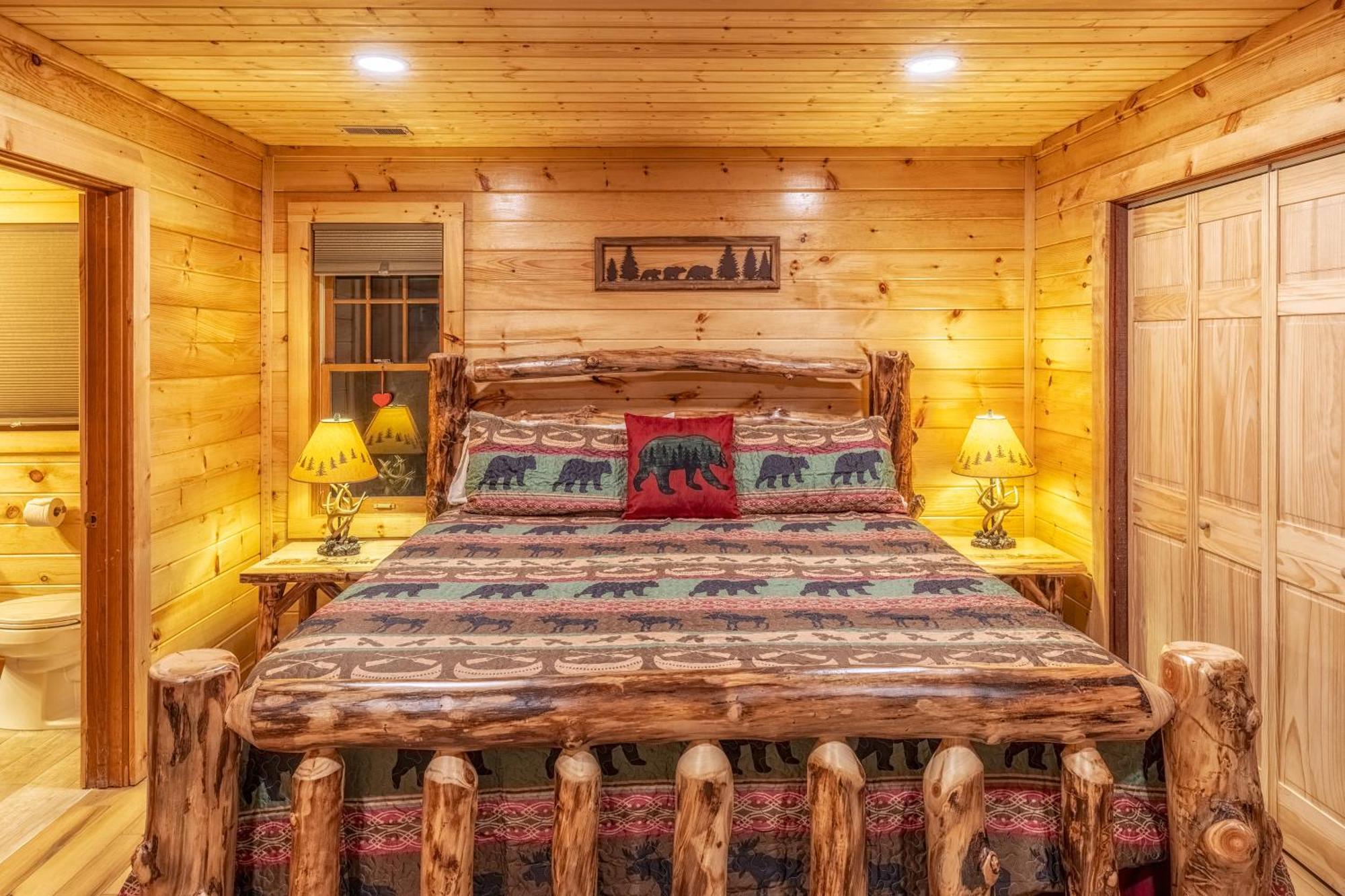 Real Log Cabin With Amazing Views, Hot Tub, Sauna, Games Гатлинбург Экстерьер фото