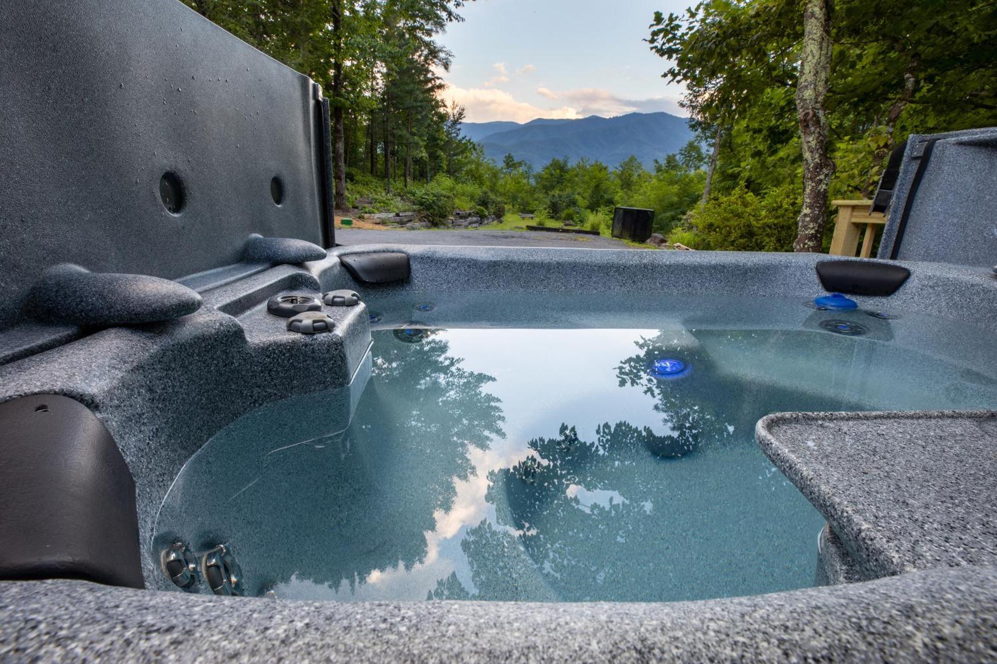 Real Log Cabin With Amazing Views, Hot Tub, Sauna, Games Гатлинбург Экстерьер фото