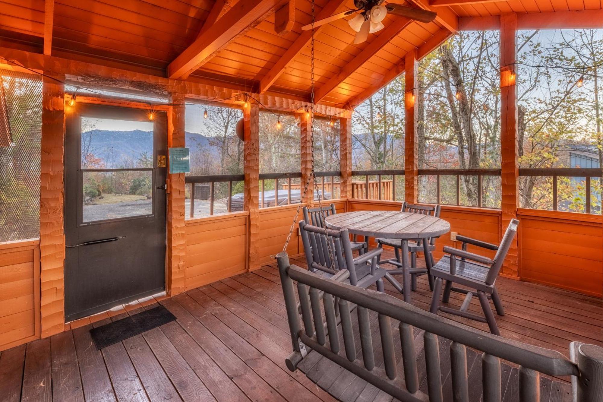Real Log Cabin With Amazing Views, Hot Tub, Sauna, Games Гатлинбург Экстерьер фото