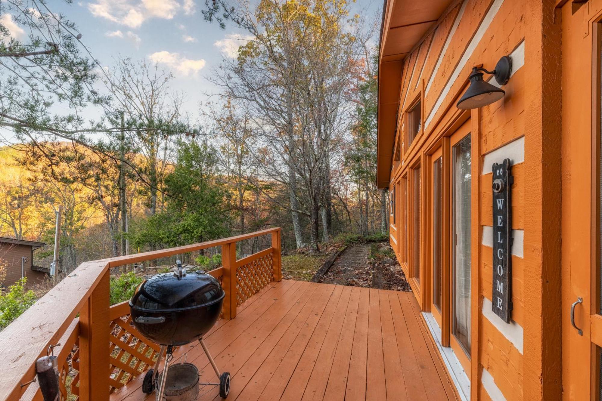 Real Log Cabin With Amazing Views, Hot Tub, Sauna, Games Гатлинбург Экстерьер фото